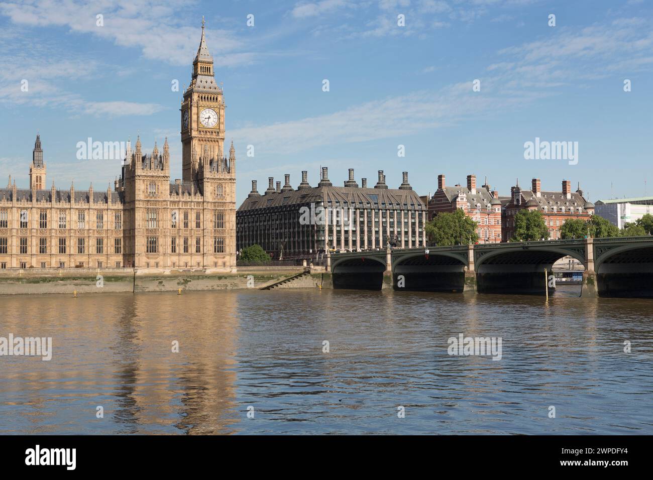 Regno Unito, Londra, Torre dell'orologio Big ben la mattina presto. Foto Stock
