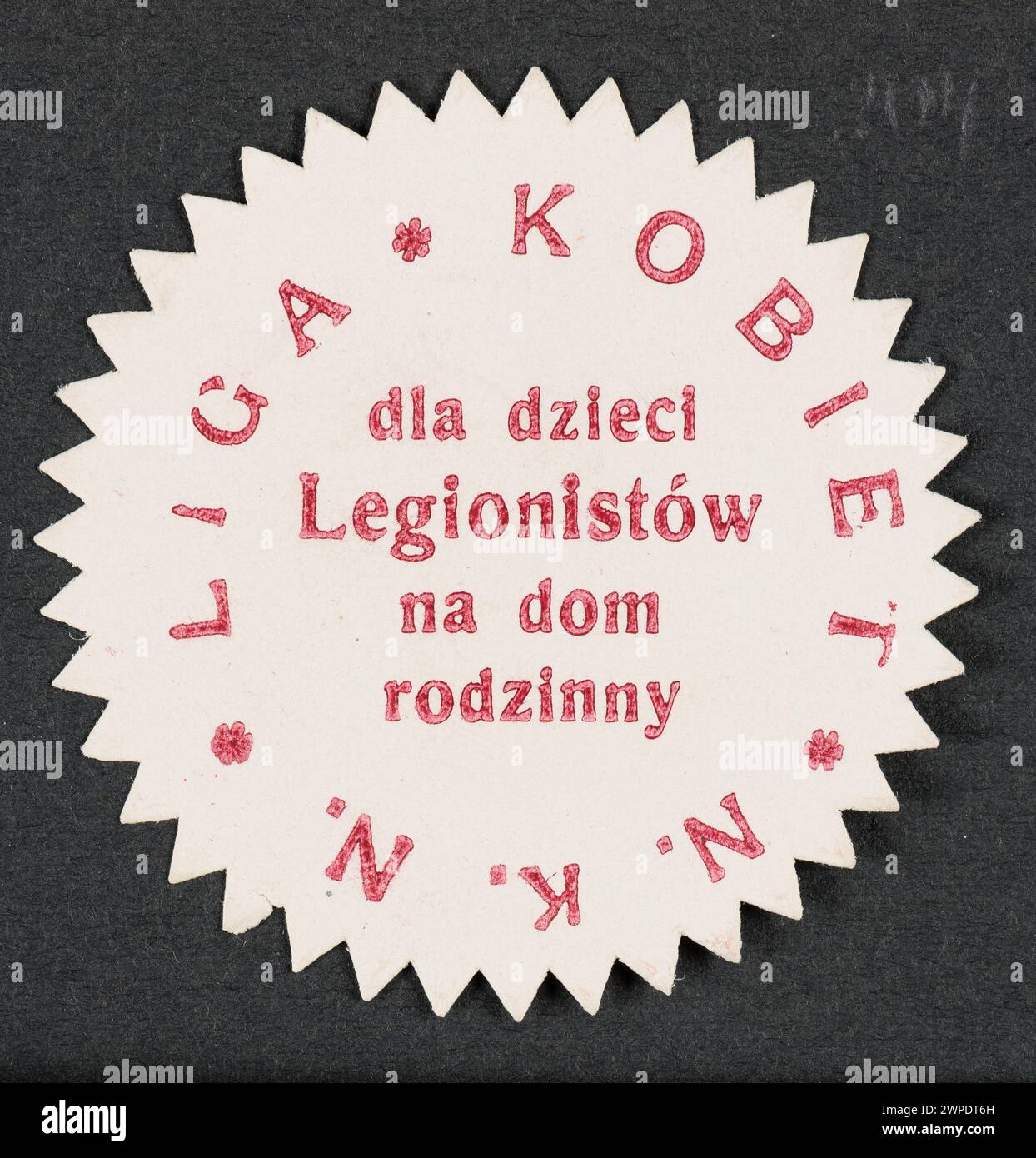 Questo case stamp del 1914-1920 presenta il testo della Women's League N.K.N., che si riferisce al sostegno ai legionari e alle case di famiglia. Foto Stock