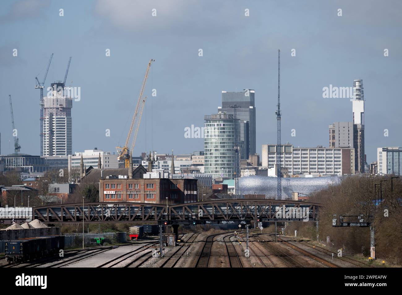 Il centro di Birmingham è visibile vicino alla stazione di Small Heath, West Midlands, Inghilterra, Regno Unito marzo 2024. Foto Stock