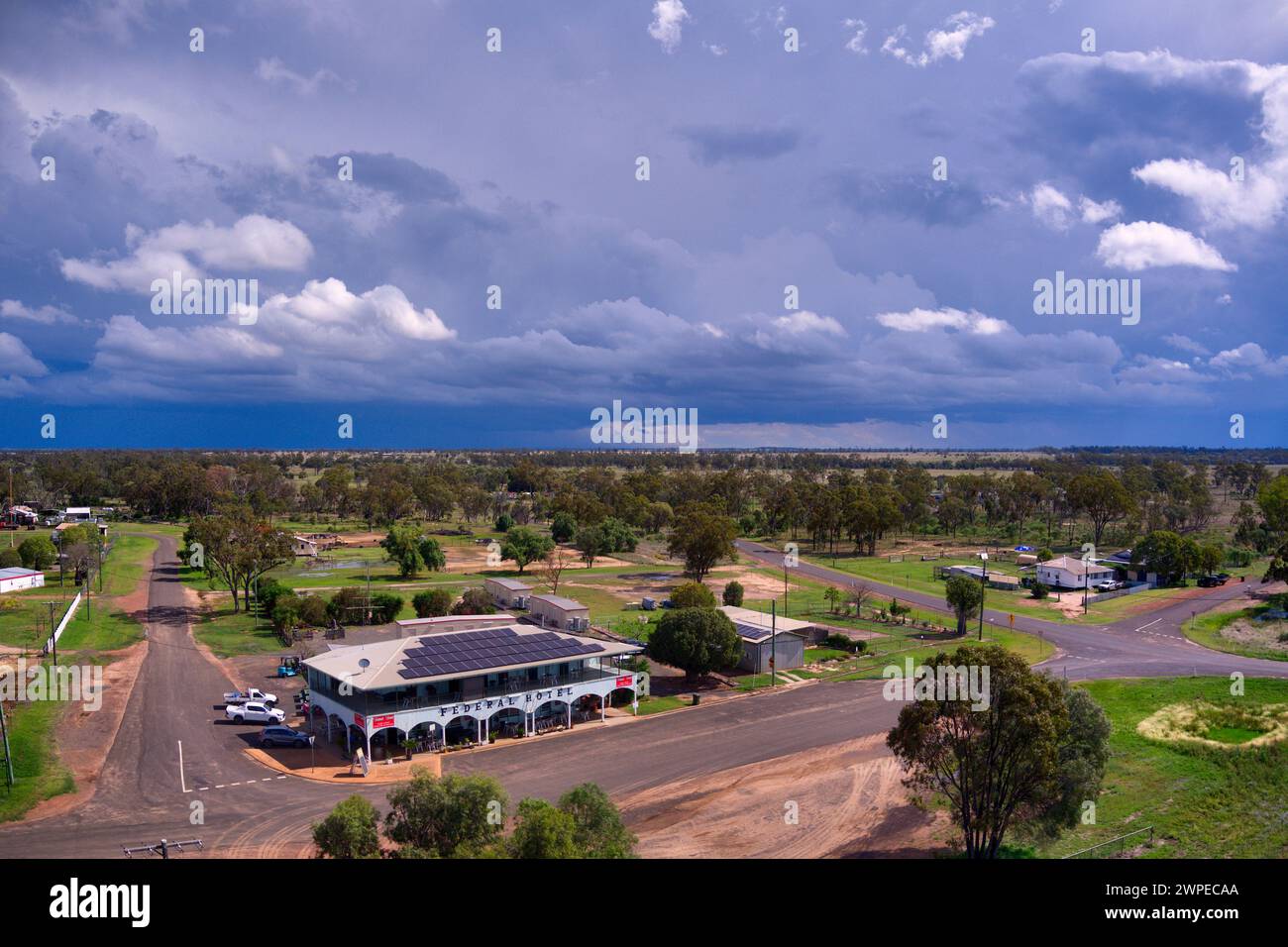 Aerea del Federal Hotel Wallumbilla, una città rurale e località nella regione di Maranoa, Queensland, Australia Foto Stock