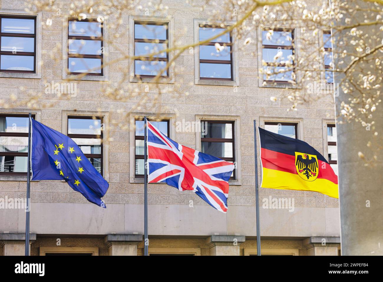 Die Flaggen von Grossbritannien, Deutschland und der Europaeischen Union wehen im Wind. Berlino, 07.03.2024. Fotografiert im Auftrag des Auswaertigen A. Foto Stock