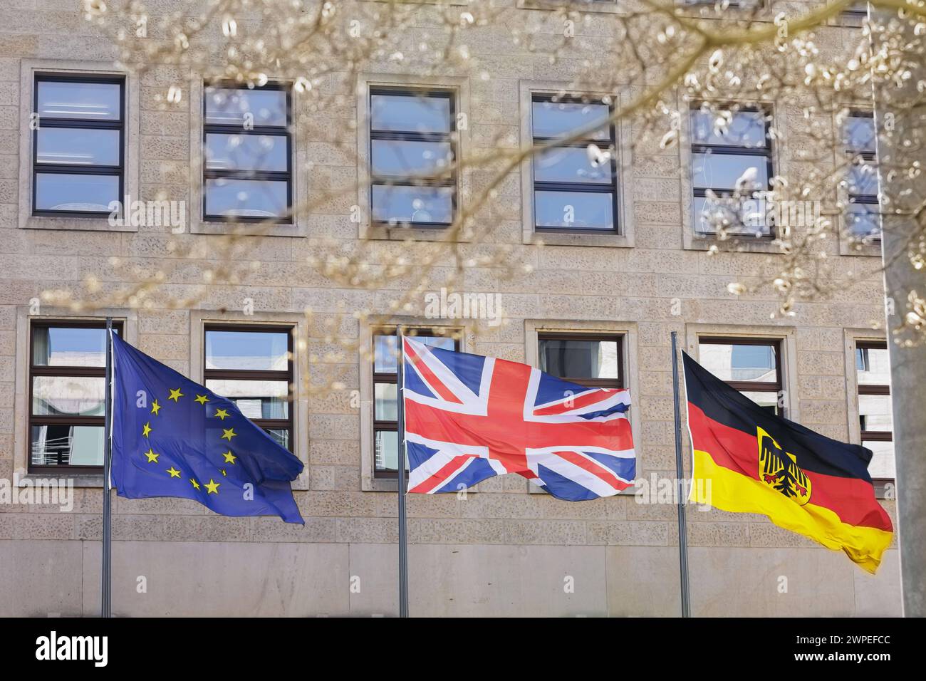 Die Flaggen von Grossbritannien, Deutschland und der Europaeischen Union wehen im Wind. Berlino, 07.03.2024. Fotografiert im Auftrag des Auswaertigen A. Foto Stock