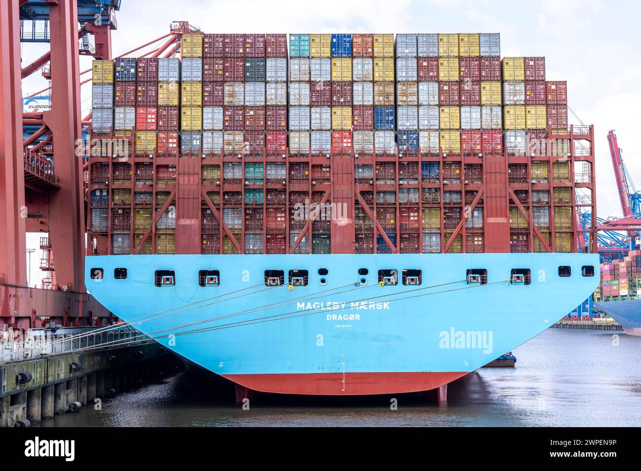 Magleby Maersk Container Frachter im EUROGATE Container Terminal, Waltershofer Hafen, gehört zu den größten Containerschiffen der Welt , Kapazität von 18.270 TEU, Triple e Klasse, Amburgo, Deutschland Containerschiff **** Magleby Maersk Containersk Container Freighter presso EUROGATE Container Terminal, Waltershofer Hafen, è una delle più grandi navi portacontainer del mondo, capacità di 18.270 TEU, tripla classe e, Amburgo, Germania nave container Foto Stock