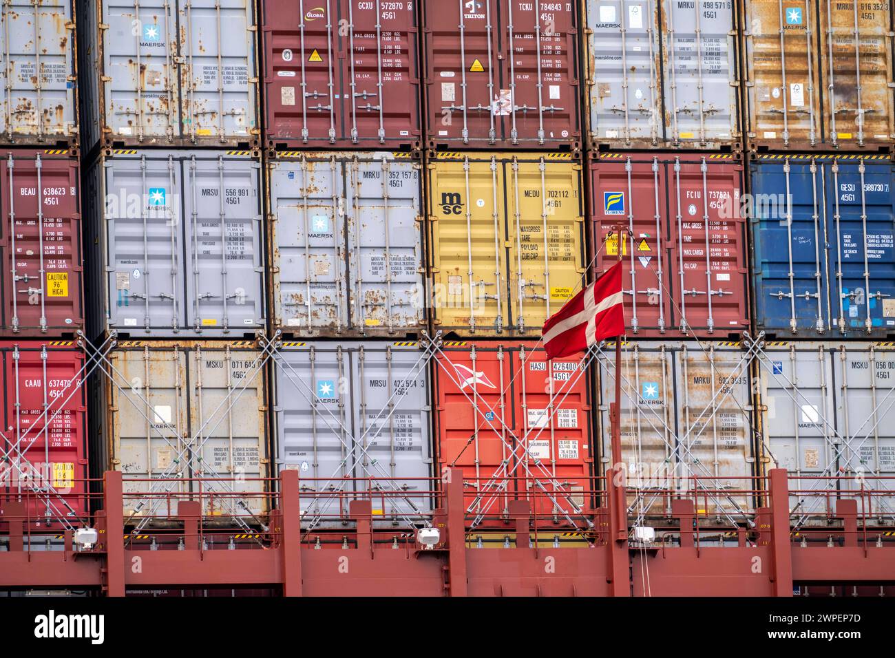 Magleby Maersk Container Frachter im EUROGATE Container Terminal, Waltershofer Hafen, gehört zu den größten Containerschiffen der Welt , Kapazität von 18.270 TEU, Triple e Klasse, Amburgo, Deutschland Containerschiff **** Magleby Maersk Containersk Container Freighter presso EUROGATE Container Terminal, Waltershofer Hafen, è una delle più grandi navi portacontainer del mondo, capacità di 18.270 TEU, tripla classe e, Amburgo, Germania nave container Foto Stock