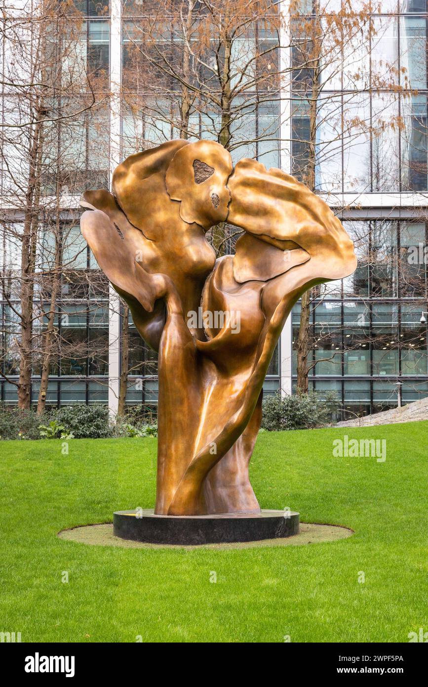 Fortuna, scultura in bronzo bz Helaine Blumenfeld OBE in Jubilee Gardens, Canary Wharf, Londra, Inghilterra, Regno Unito Foto Stock