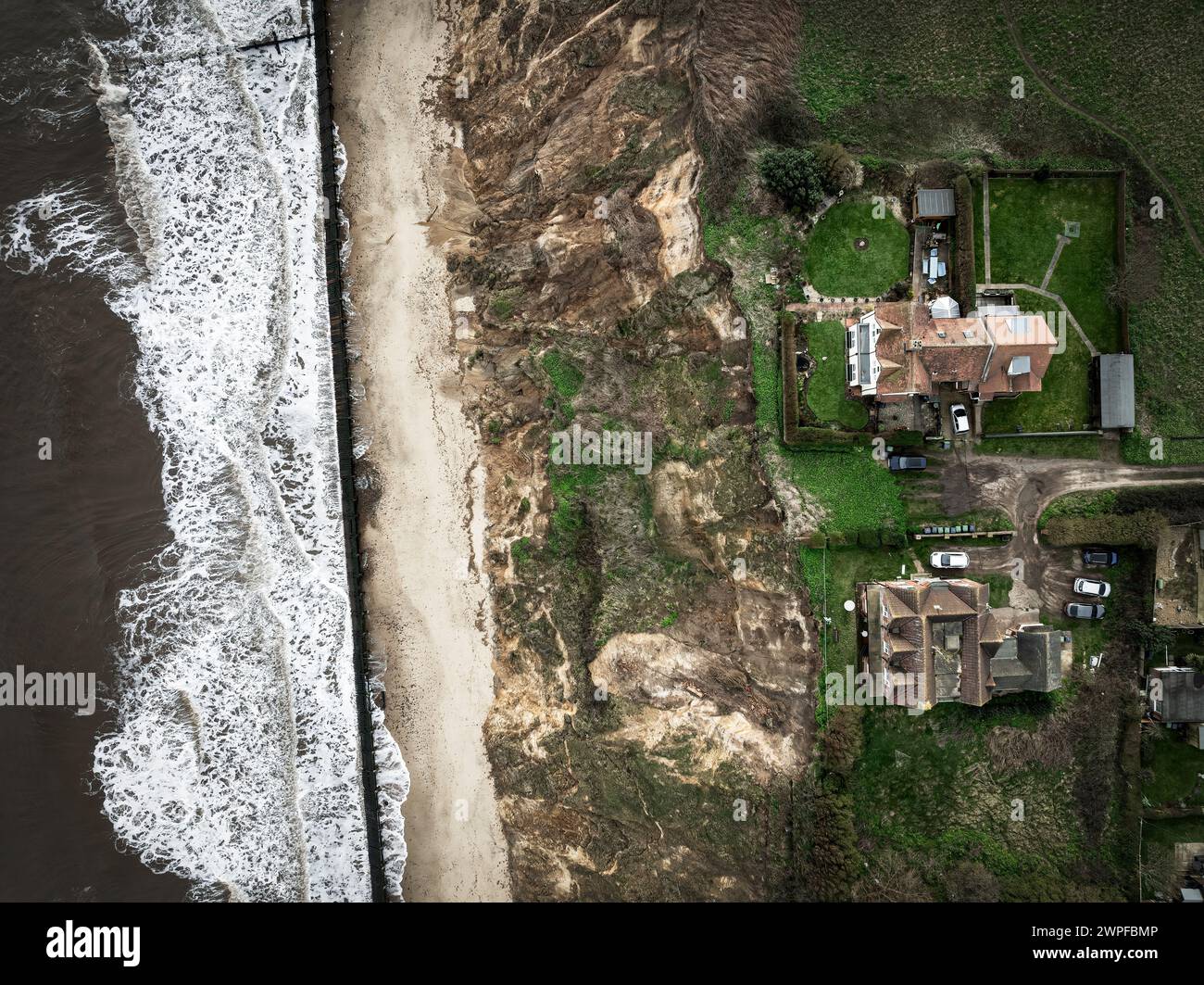 Mundesley Cliffs and Homes at Risk, Norfolk, Regno Unito Foto Stock
