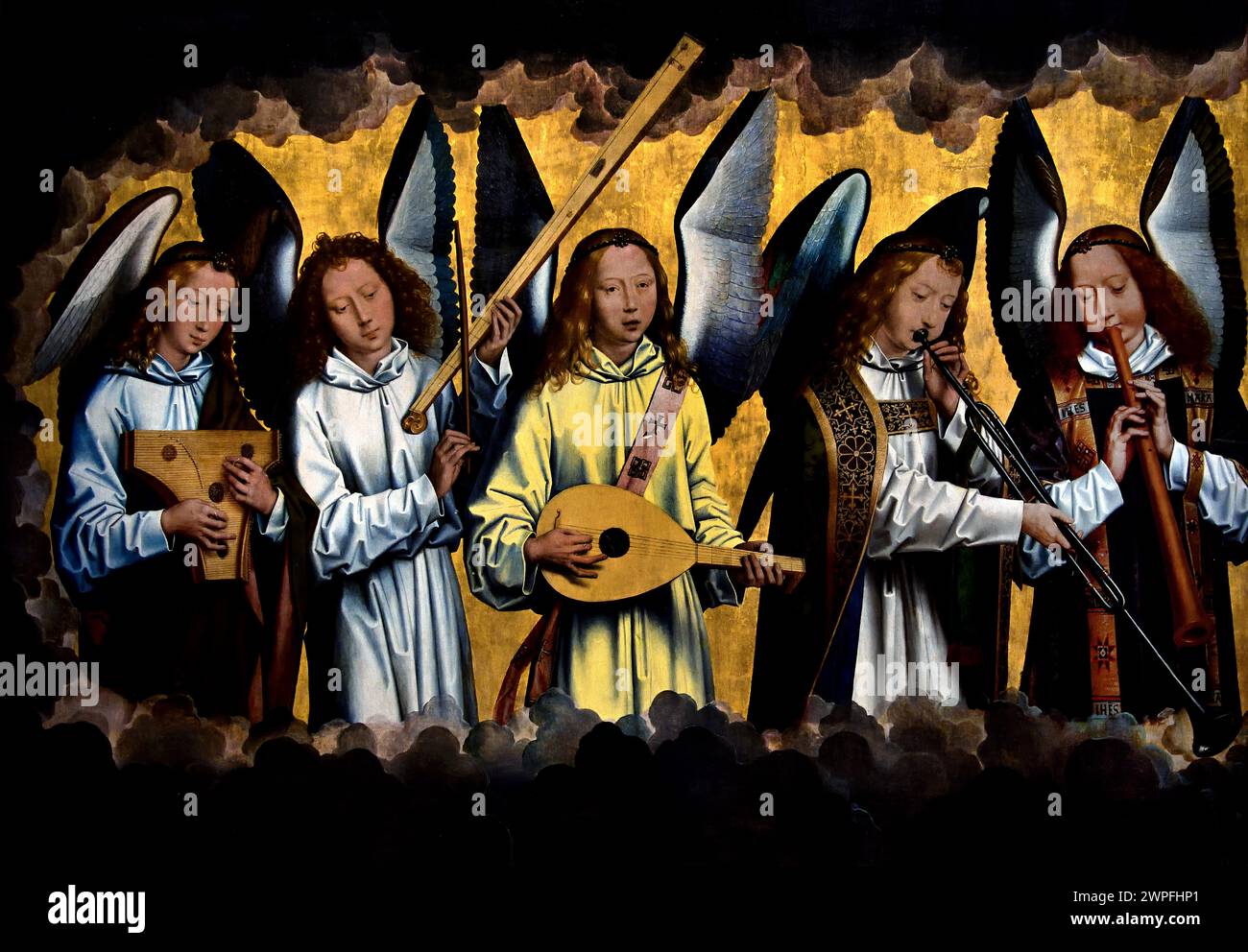 God the Father with Singing and Music-making Angels Hans Memling ( Memlinc ) 1430 – 1494 German Germany 1483-1494 Royal Museum of fine Arts, Anversa, Belgio, Belgio. Hans Memling (c. 1430–1494) è stato un pittore fiammingo della prima tradizione fiamminga, noto per le sue opere religiose e per i ritratti rivoluzionari della classe mercantile emergente, che ha portato la sua reputazione internazionale e influenza in Italia. Fu un artista di successo che fu tra i cittadini più ricchi della città di Bruges alla sua morte Foto Stock