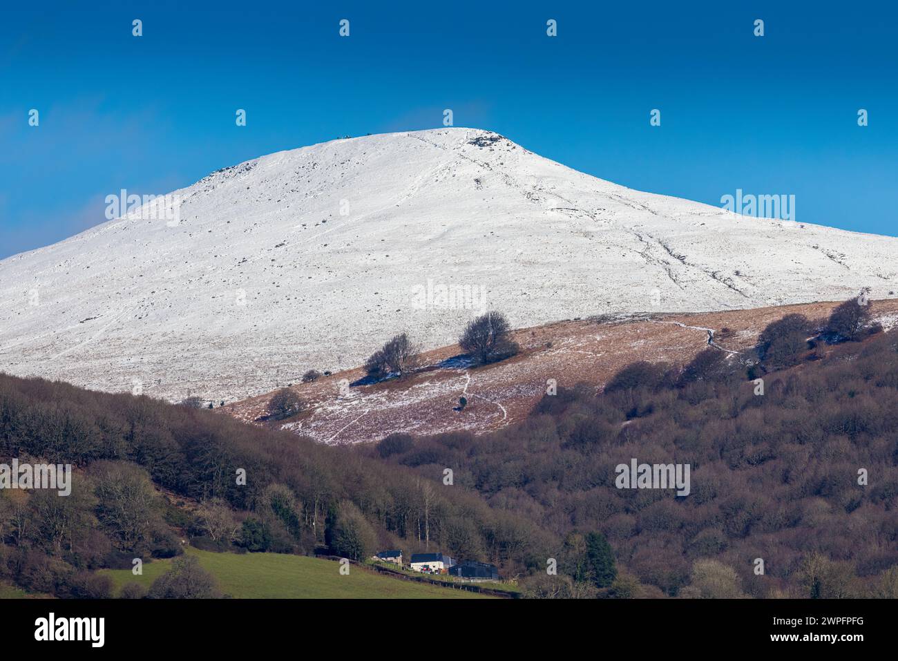 Casa ai piedi del Pan di zucchero in inverno, Galles, Regno Unito Foto Stock