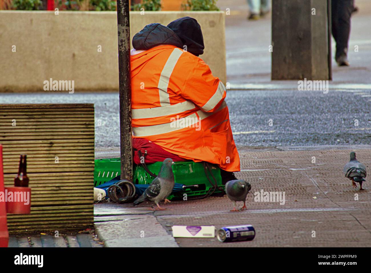 Glasgow, Scozia, Regno Unito. 7 marzo 2024: Regno Unito Meteo: Soleggiato in città ha visto gente del posto e turisti sulle strade del centro città. George Square all'ora di pranzo. Credit Gerard Ferry/Alamy Live News Foto Stock