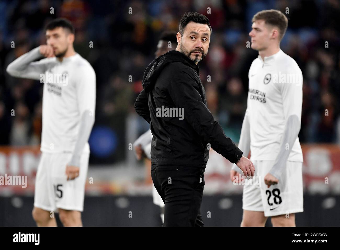 Roma, Italia. 7 marzo 2024. Roberto De Zerbi allenatore del Brighton FC partecipa al warm up durante la partita di calcio Europa League tra AS Roma e AS Roma contro Brighton & Hove Albion FC, Europa League, calcio allo stadio Olimpico di Roma (Italia), 7 marzo 2024. Crediti: Insidefoto di andrea staccioli/Alamy Live News Foto Stock