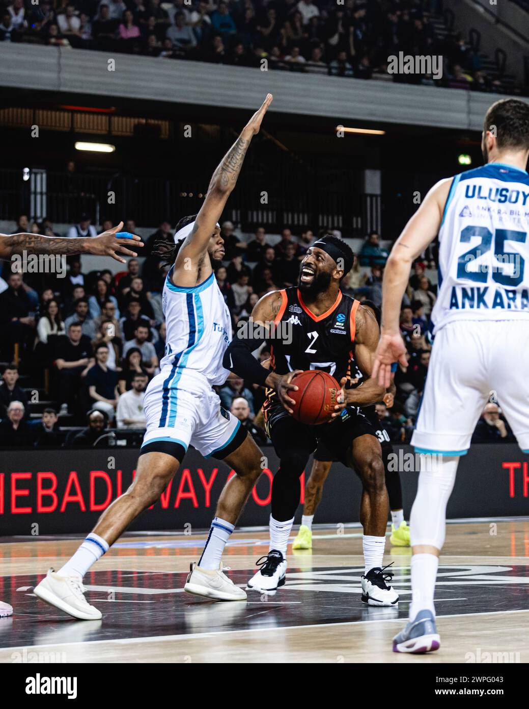 I London Lions sconfiggono Turk Telecom Ankara 100-77 qualificandosi per i quarti di finale dell'Eurocup BKT. 6 marzo 2024 alla Copperbox Arena, Londra, Regno Unito. David Nwaba dei Lions con la palla. Copyright caroljmoir/Alamy Foto Stock