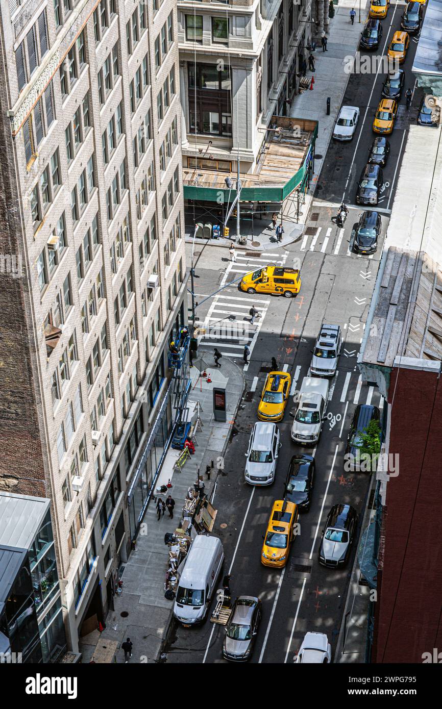 Vista dal 21° piano alla Fifth Avenue, a Manhattan New York Foto Stock