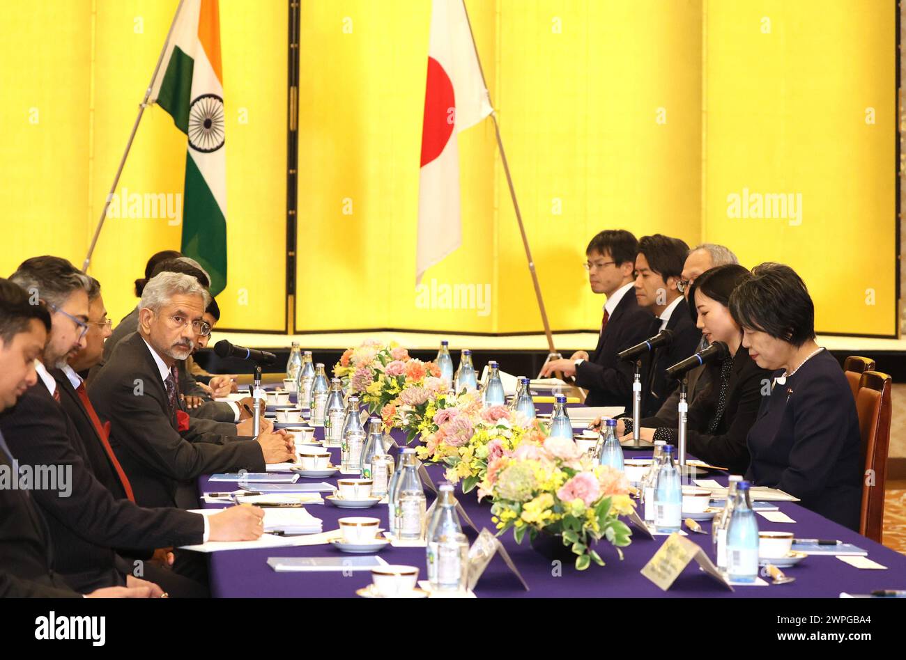 Tokyo, Giappone. 7 marzo 2024. Il ministro degli Esteri indiano Jaishankar (L) e la sua controparte giapponese Yoko Kamikawa (R) tengono colloqui presso la pensione Iikura a Tokyo giovedì 7 marzo 2024. (Foto di Yoshio Tsunoda/AFLO) Foto Stock