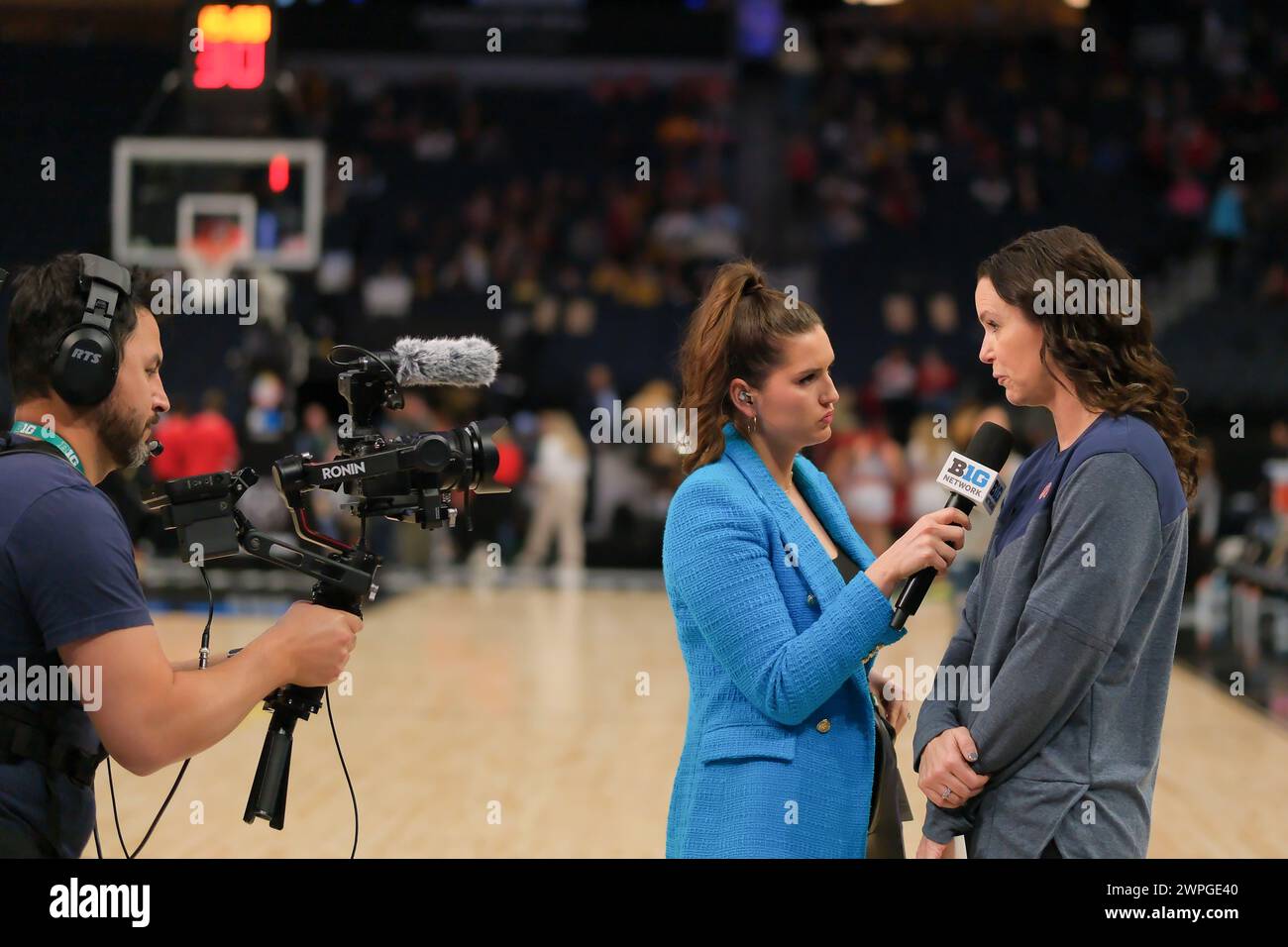 Minneapolis, Minnesota, Stati Uniti. 7 marzo 2024. Illinois Fighting Illini, capo-allenatore SHAUNA GREEN intervistato durante l'intervallo di tempo durante una partita tra Illinois e Maryland al TIAA Big10 Women's Basketball Tournament 2024 al Target Center il 7 marzo 2024. (Immagine di credito: © Steven Garcia/ZUMA Press Wire) SOLO PER USO EDITORIALE! Non per USO commerciale! Foto Stock