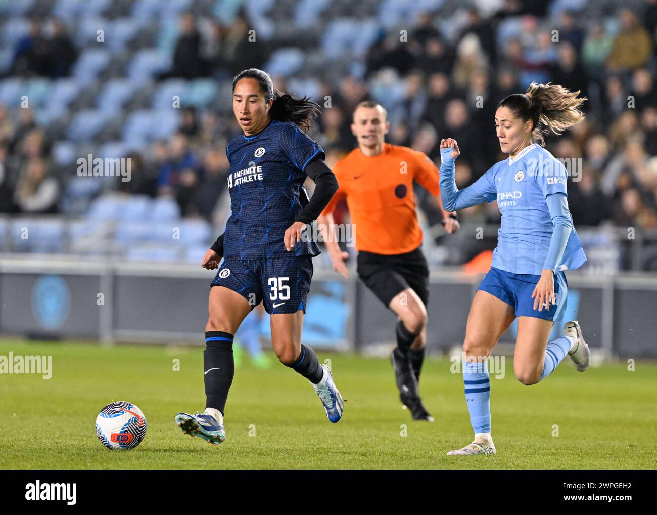 Mayra Ramírez del Chelsea passa la palla, durante la semifinale di fa Women's League Cup Manchester City Women vs Chelsea FC Women al Joie Stadium di Manchester, Regno Unito, 7 marzo 2024 (foto di Cody Froggatt/News Images) Foto Stock