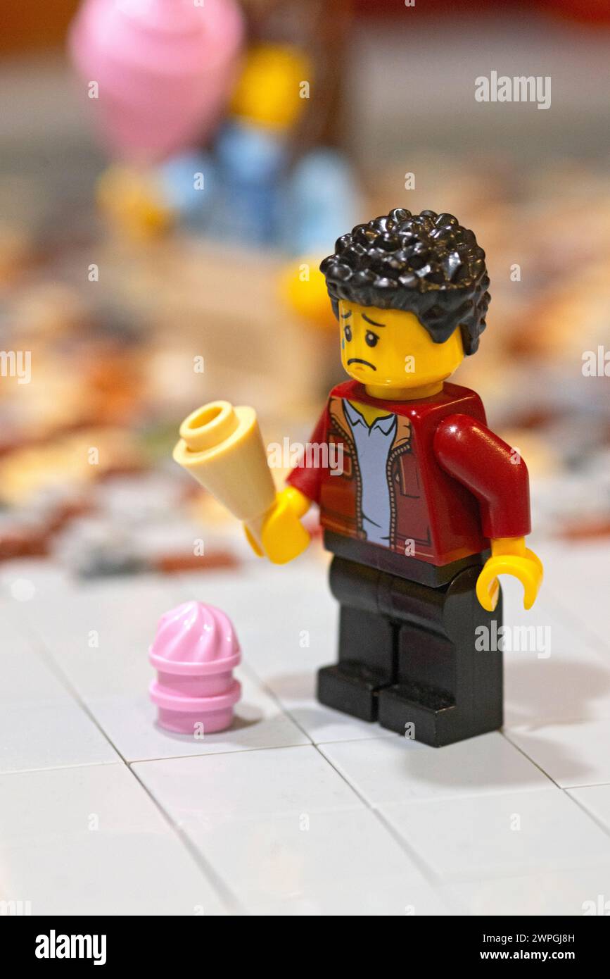 Cono di gelato LEGO Figure Dropped Ice Cream Foto Stock