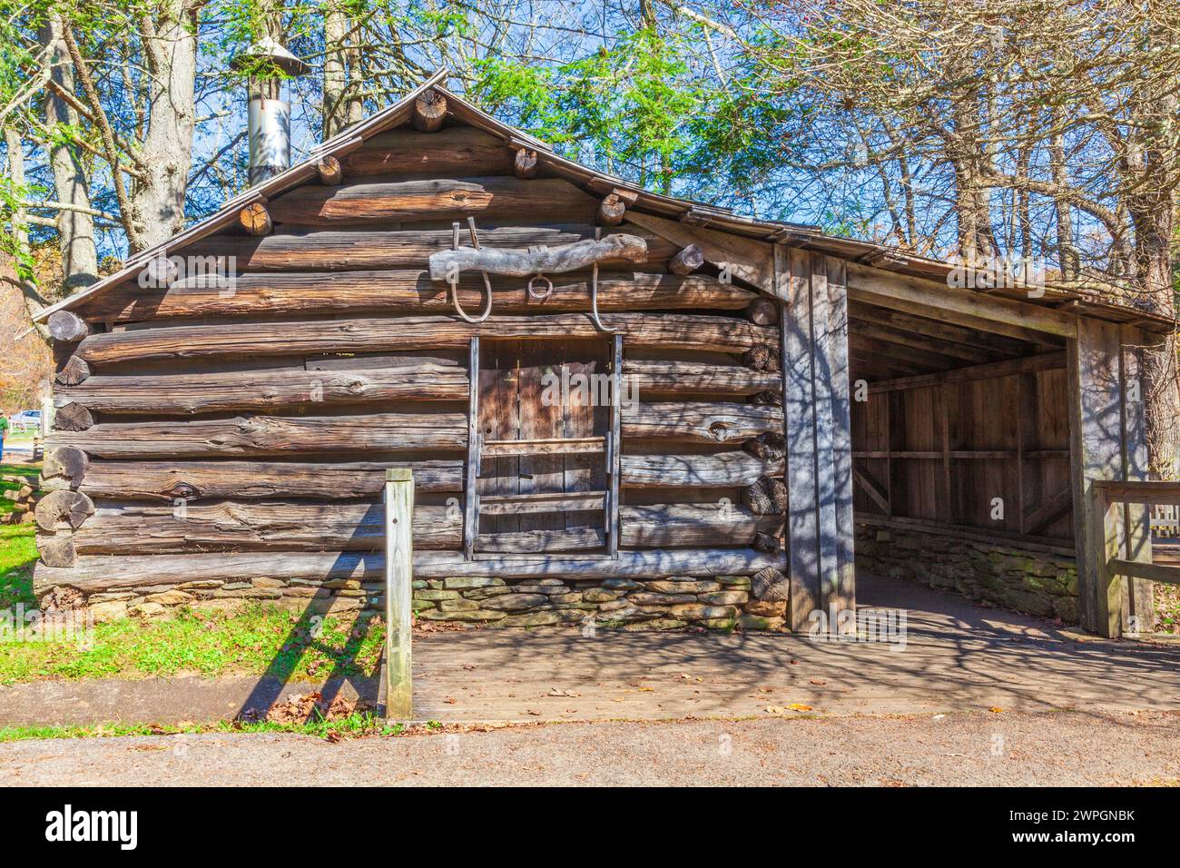 Fienili e annessi a Mabry Mill sulla Blue Ridge Parkway in Virginia. Foto Stock