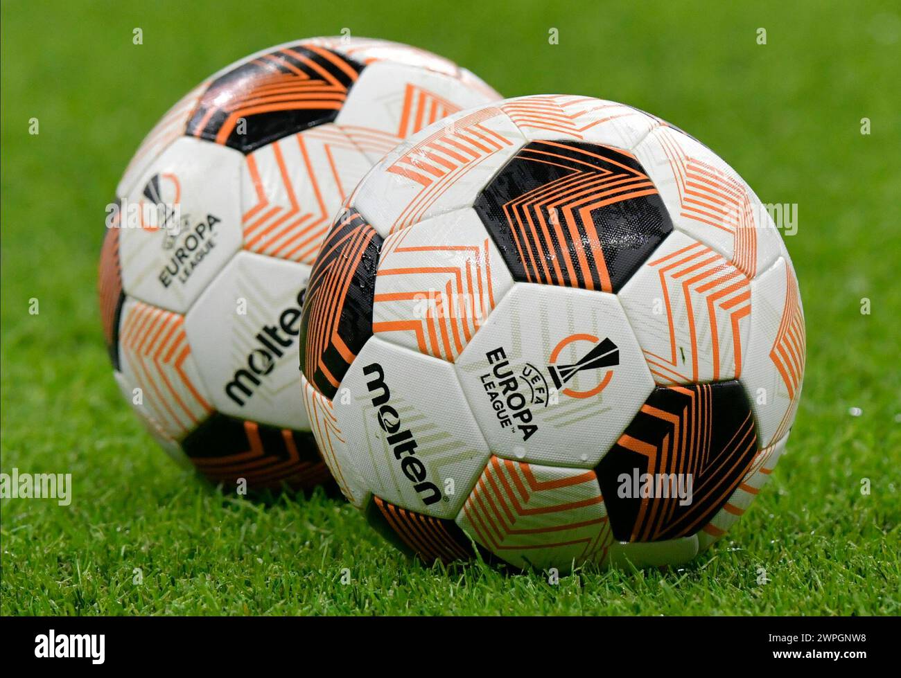 Milano, Italia. 7 marzo 2024. I palloni da partita di Molten sono pronti per la partita di UEFA Europa League tra il Milan e lo Slavia Praga al San Siro di Milano. (Photo Credit: Gonzales Photo/Alamy Live News Foto Stock