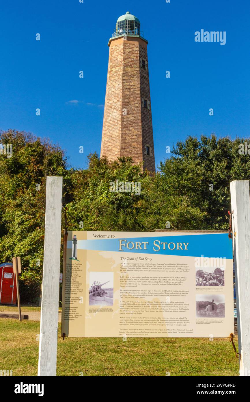 Faro di Old Cape Henry sul terreno della base militare di Fort Story in Virginia. Foto Stock
