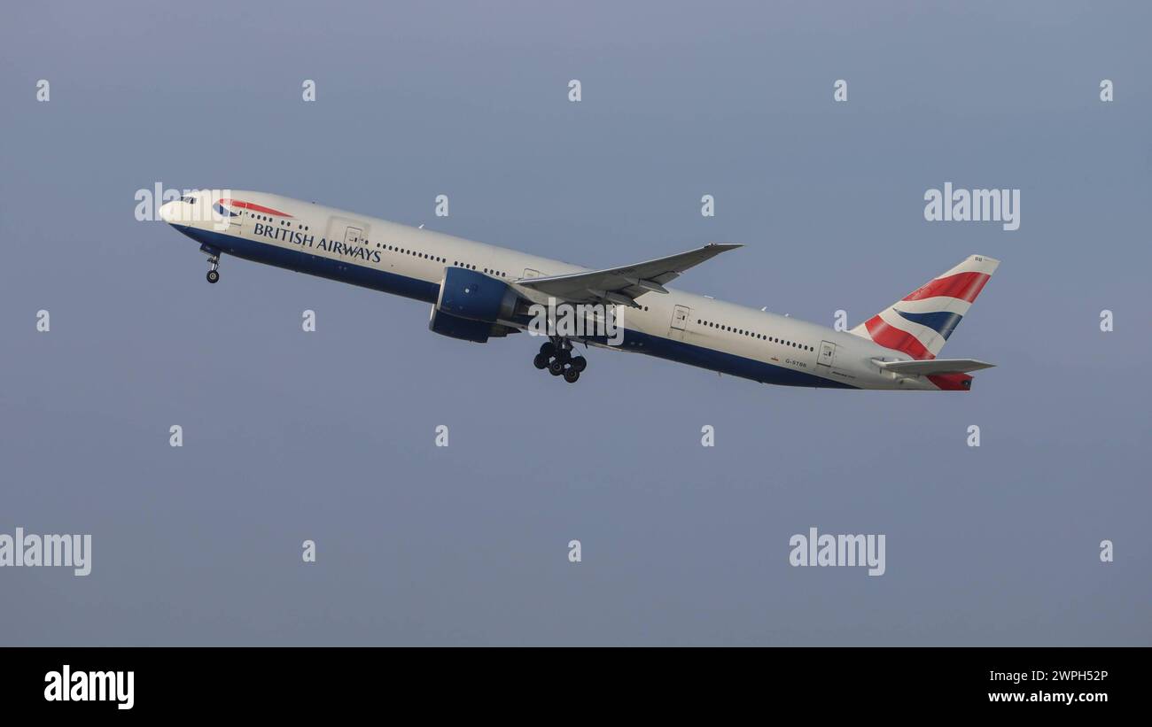 G-STBB British Airways Boeing 777-36NER AM Los Angeles International Airport LAX / KLAX Los Angeles, Kalifornien, USA, Vereinigte Staaten von Amerika, 17.02.2024 *** G STBB British Airways Boeing 777 36NER presso l'Aeroporto Internazionale di Los Angeles LAX KLAX Los Angeles, California, USA, Stati Uniti d'America, 17 02 2024 Foto Stock