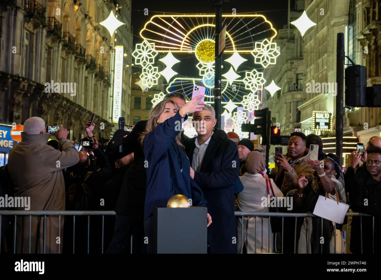 Londra, Regno Unito, 7 marzo 2024. Il sindaco di Londra, Sadiq Khan accende le luci del Ramadan nel West End, prima del mese sacro islamico del digiuno. Credito: Fotografia dell'undicesima ora/Alamy Live News Foto Stock