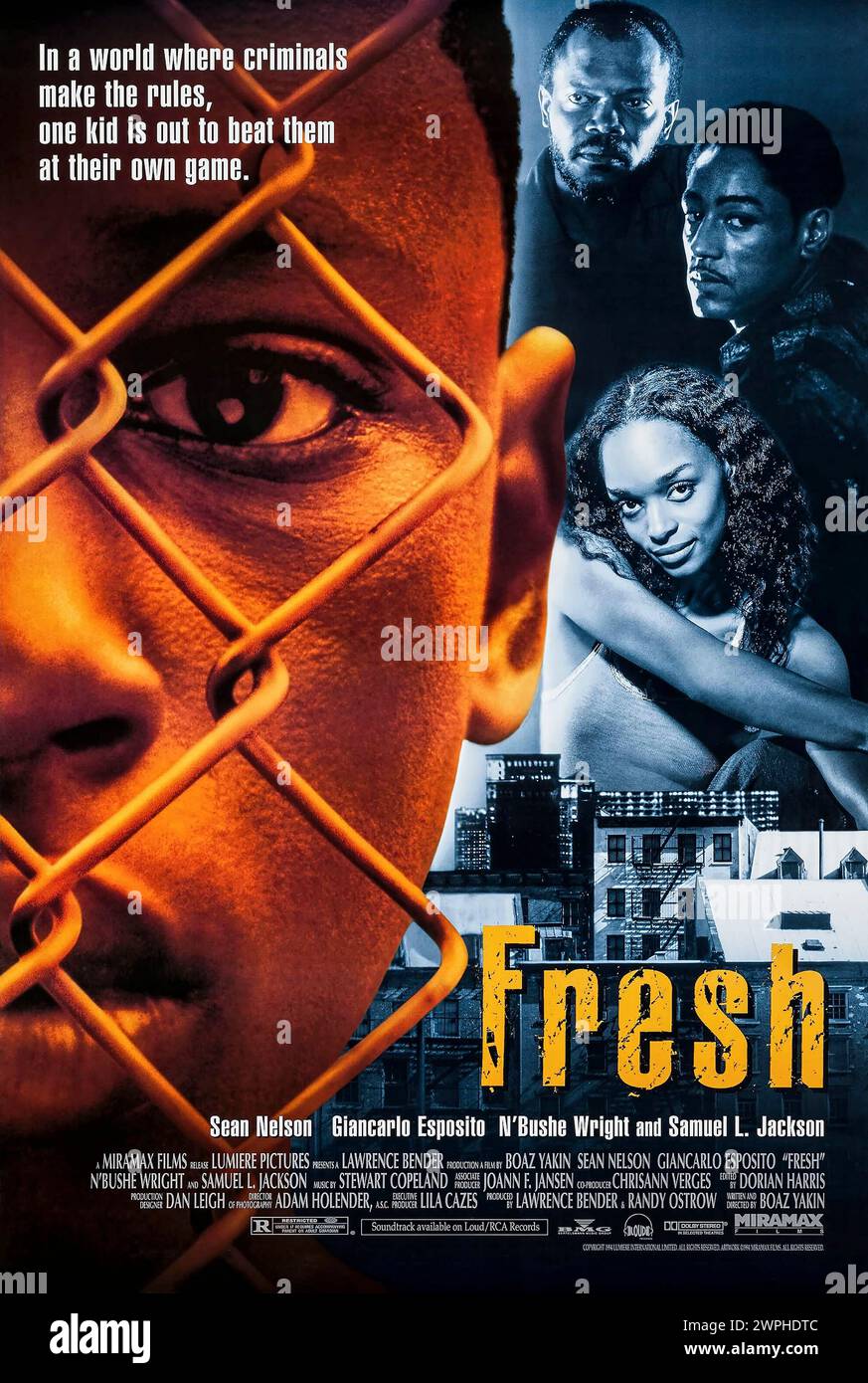 Fresh (1994) diretto da Boaz Yakin e interpretato da Sean Nelson, Giancarlo Esposito e Samuel L. Jackson. Morte e violenza rabbia un corriere di droga di dodici anni, che mette i suoi datori di lavoro l'uno contro l'altro. Fotografia di un poster originale da 1994 US a un foglio. ***SOLO PER USO EDITORIALE*** credito: BFA / Miramax Films Foto Stock