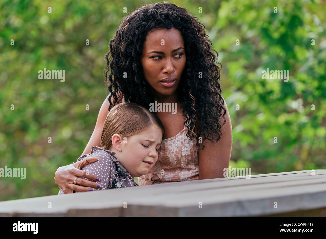 DATA DI RILASCIO: 8 marzo 2024. TITOLO: Immaginario. STUDIO: Lionsgate. DIRETTORE: Jeff Wadlow. TRAMA: Una donna torna nella sua casa d'infanzia per scoprire che l'amico immaginario che ha lasciato è molto reale e infelice di averlo abbandonato. PROTAGONISTA: DEWANDA WISE nel ruolo di Jessica, PYPER BRAUN nel ruolo di Alice. (Immagine di credito: © Lionsgate/Entertainment Pictures/ZUMAPRESS.com) SOLO PER USO EDITORIALE! Non per USO commerciale! Foto Stock