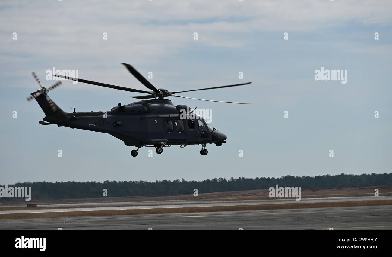 L'MH-139A Grey Wolf è sottoposto a un'ampia formazione e preparazione presso Duke Field, Flordia, il 21 febbraio 2024. Questo aereo farà il suo debutto in servizio attivo alla Malmstrom AFB il 5 marzo 2024. (Foto U.S. Air Force del 2° tenente Haylee Francks). Foto Stock