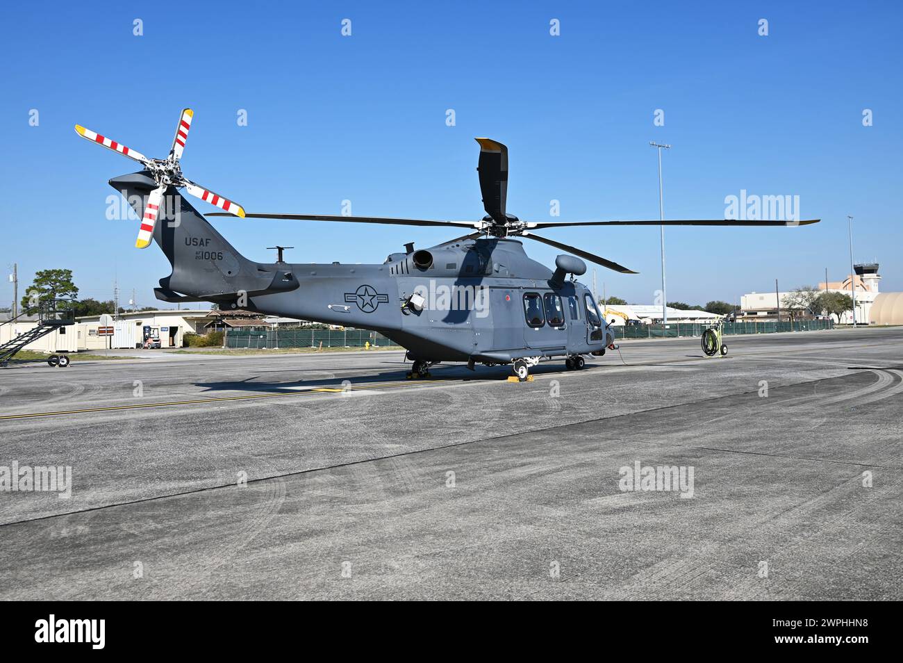 L'MH-139A Grey Wolf è sottoposto a un'ampia formazione e preparazione presso Duke Field, Flordia, il 21 febbraio 2024. Questo aereo farà il suo debutto in servizio attivo alla Malmstrom AFB il 5 marzo 2024. (Foto U.S. Air Force del 2° tenente Haylee Francks). Foto Stock