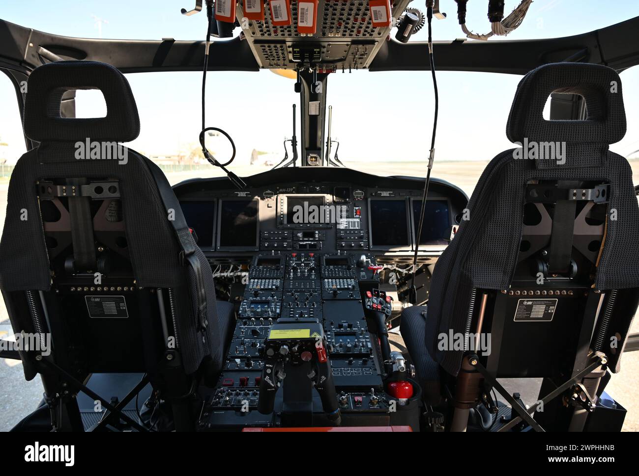 L'MH-139A Grey Wolf è sottoposto a un'ampia formazione e preparazione presso Duke Field, Flordia, il 21 febbraio 2024. Questo aereo farà il suo debutto in servizio attivo alla Malmstrom AFB il 5 marzo 2024. (Foto U.S. Air Force del 2° tenente Haylee Francks). Foto Stock