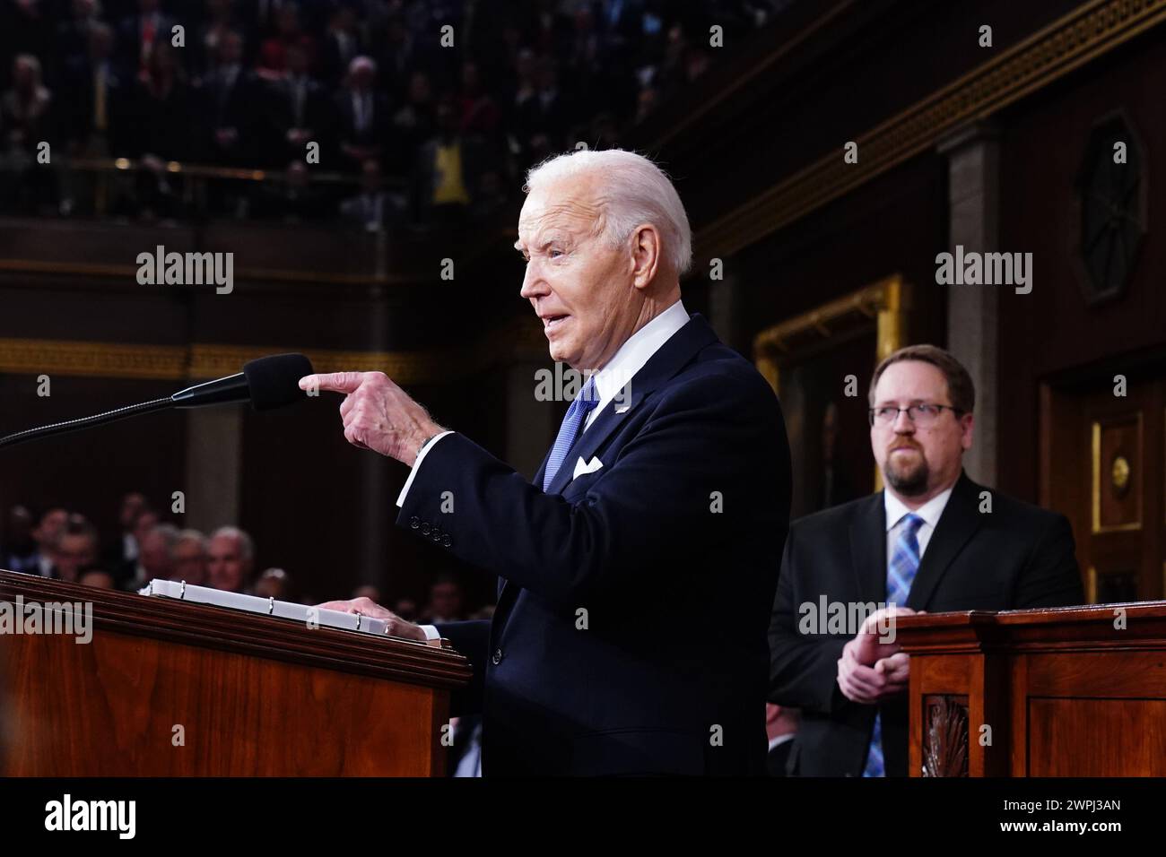 Il presidente DEGLI STATI UNITI Joe Biden tiene il suo terzo discorso sullo stato dell'Unione alla camera del Campidoglio degli Stati Uniti a Washington, DC, USA, 7 marzo 2024.credito: Shawn Thew/Pool via CNP /MediaPunch Foto Stock