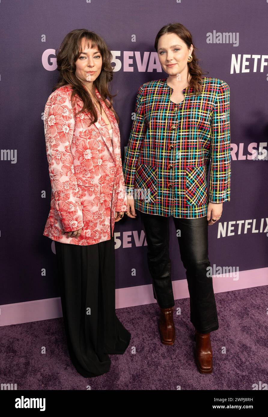 New York, Stati Uniti. 7 marzo 2024. Kate Eastman e Amy Forsyth assistono alla première della terza stagione di Girls5eva by Netflix al Paris Theater di New York il 7 marzo 2024. (Foto di Lev Radin/Sipa USA) credito: SIPA USA/Alamy Live News Foto Stock