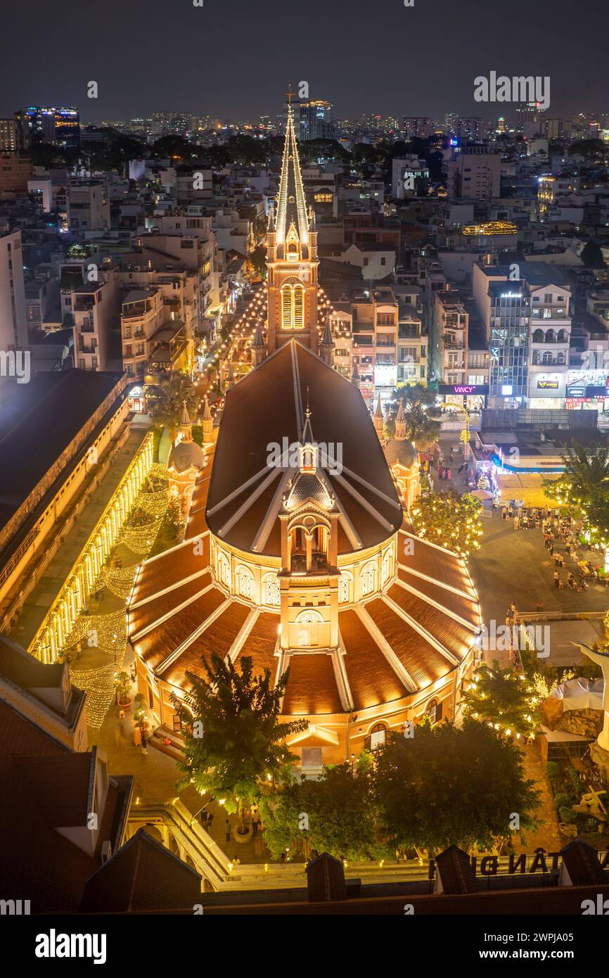 16 dicembre 2023: Vista panoramica della chiesa di Tan Dinh nella città di ho chi Minh, Vietnam al tramonto Foto Stock