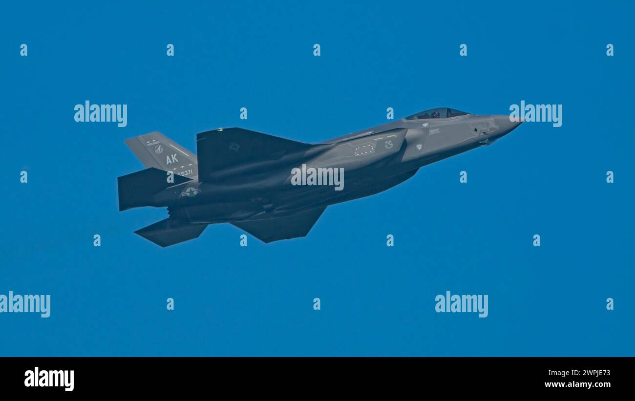 SINGAPORE - 6 MARZO 2024: Caccia stealth F-35A Lightning II dell'USAF del 356th Expeditionary Fighter Squadron (Green Demons) Foto Stock