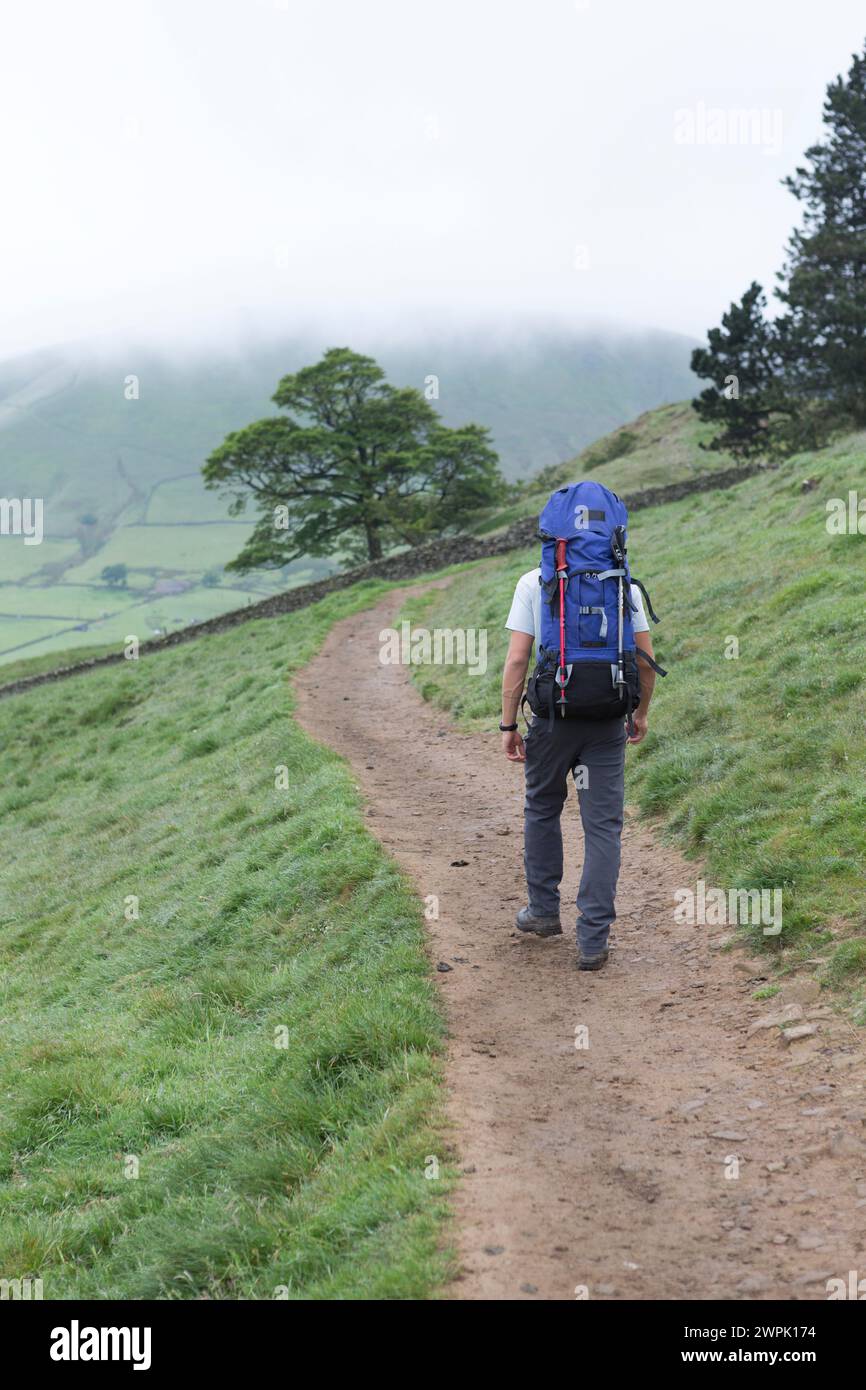 Regno Unito, Derbyshire, Edal, camminatore sulla Pennine Way. Foto Stock