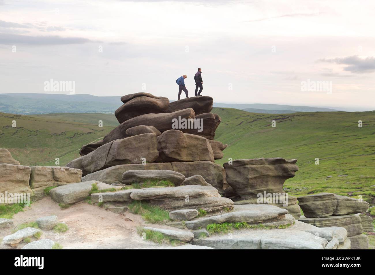 Regno Unito, Derbyshire, gli affioramenti rocciosi di Kinder Scout vicino a Edale. Foto Stock