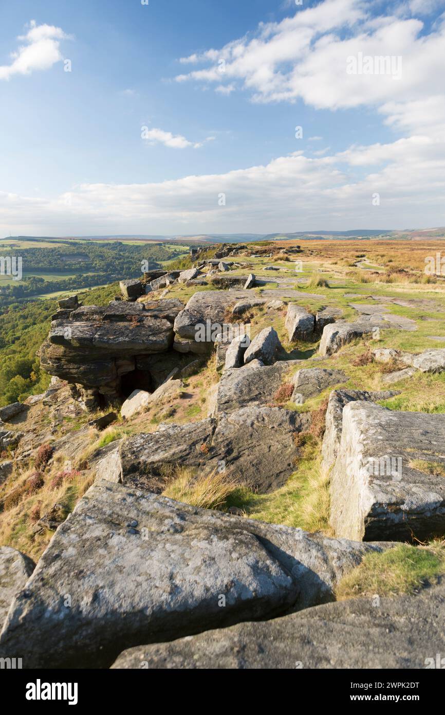 Regno Unito, Derbyshire, gli affioramenti rocciosi di Froggatt Edge. Foto Stock