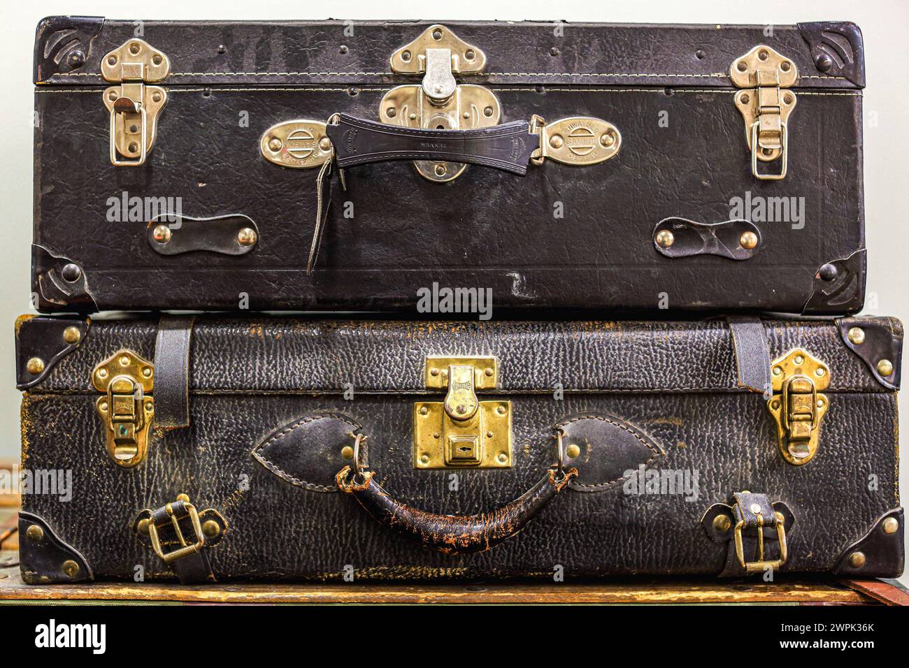 Vecchio valigie impilati, vintage Foto Stock