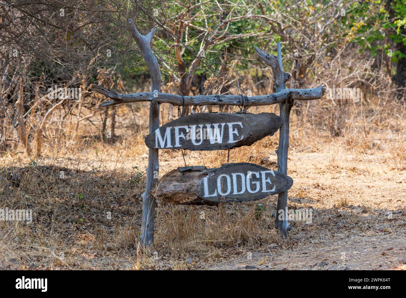 Cartello per Mfuwe Lodge nel South Luangwa National Park in Zambia, Africa meridionale Foto Stock