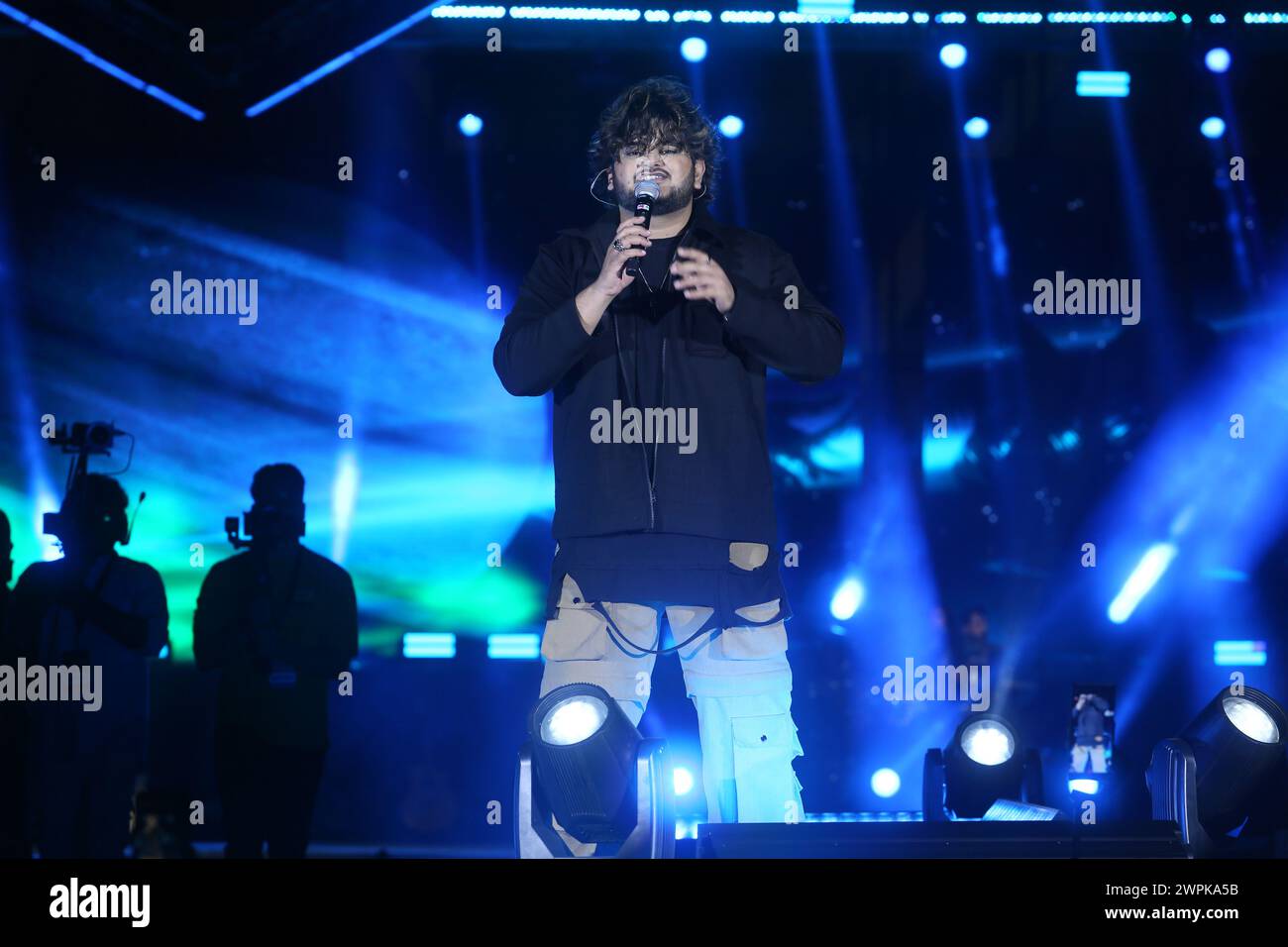 NUOVA DELHI, INDIA - 2 MARZO: Il cantante e compositore Vishal Mishra si esibisce durante il suo Pehle Bhi Main India Tour, curato da Fever Live - il verticale di intrattenimento dal vivo di Fever Network, il 2 marzo 2024 a nuova Delhi, India. Durante il set di due ore, il cantante-compositore ha anche reso omaggio all'icona della riproduzione tarda KK con un medley delle sue canzoni come Zara sa (Jannat, 2008), Khuda Jaane (Bachna Ae Haseeno, 2008) e o meri Jaan (Life in a Metro, 2007), dicendo: "Ye medley hum aise gayenge ki humari awaaz wahan KK tak pahunchegi!". (Foto di Manoj Verma/Hindustan Times/Sipa USA ) Foto Stock