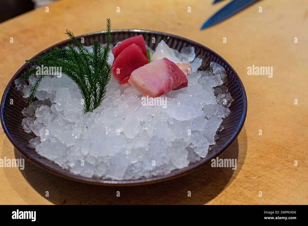 Selezione dello chef Sashimi su piatto con ghiaccio, ristorante Zuma, hong kong Foto Stock