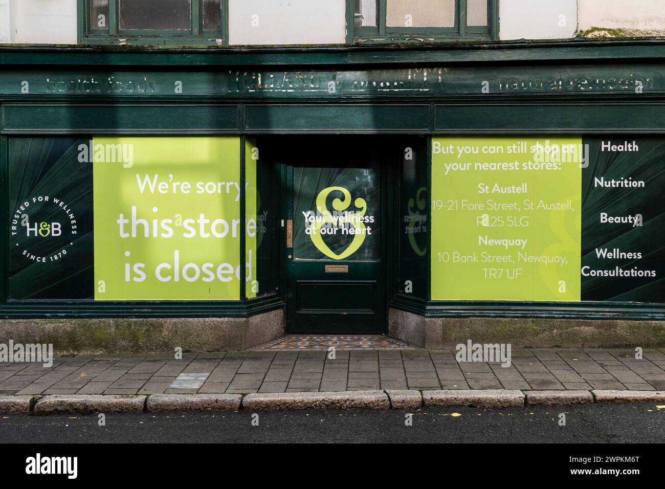 Un negozio chiuso Holland & Barrett in Fore Street nel centro di Bodmin in Cornovaglia nel Regno Unito. Foto Stock