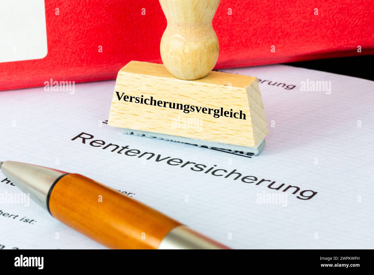 Immagine del simbolo confronto assicurativo: Timbro sulla polizza assicurativa di una polizza assicurativa pensionistica (Germania) Foto Stock
