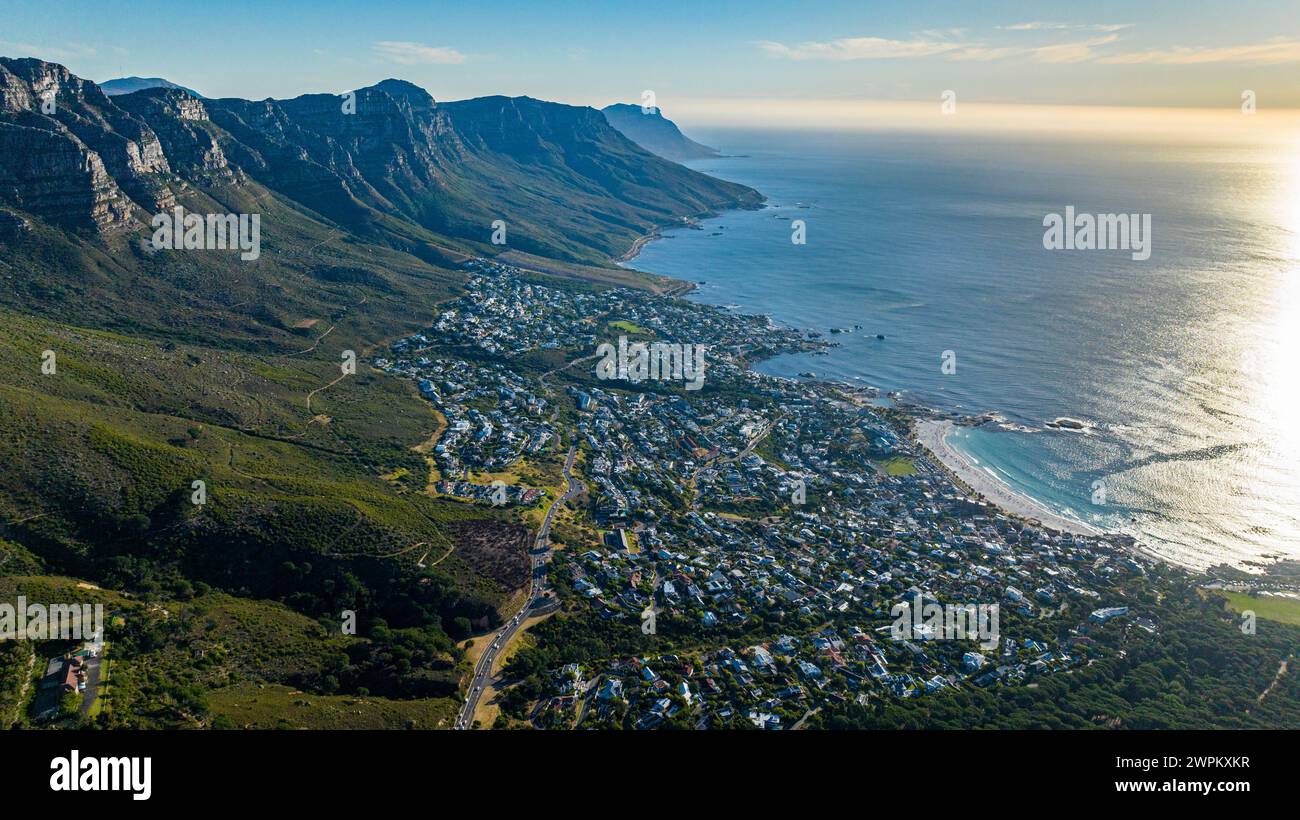 Aerial of the Twelve Apostles and Camps Bay, Cape Town, Cape Peninsula, Sudafrica, Africa Foto Stock