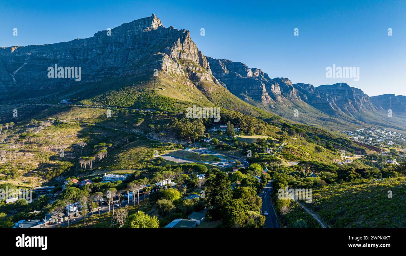 Aerial of the Table Mountain and the Twelve Apostles, città del Capo, Sudafrica, Africa Foto Stock