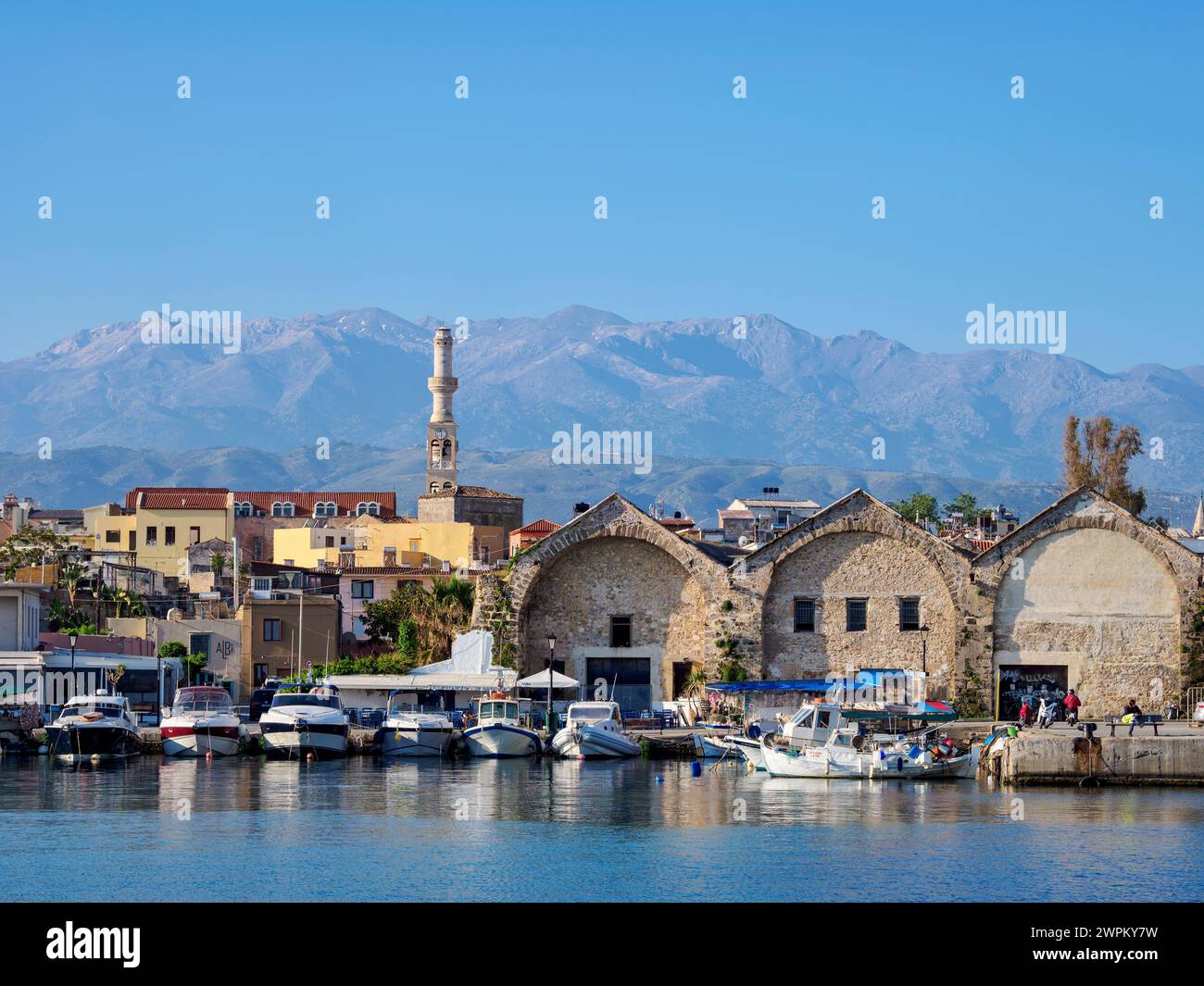 Cantieri navali veneziani, città di Chania, Creta, Isole greche, Grecia, Europa Foto Stock
