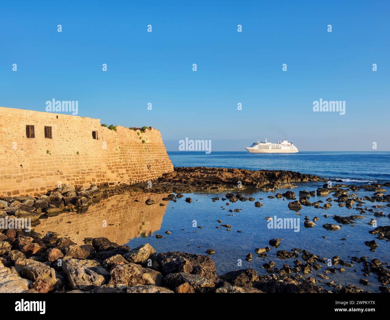 Defkalionos Defensive Wall, città di Chania, Creta, Isole greche, Grecia, Europa Foto Stock