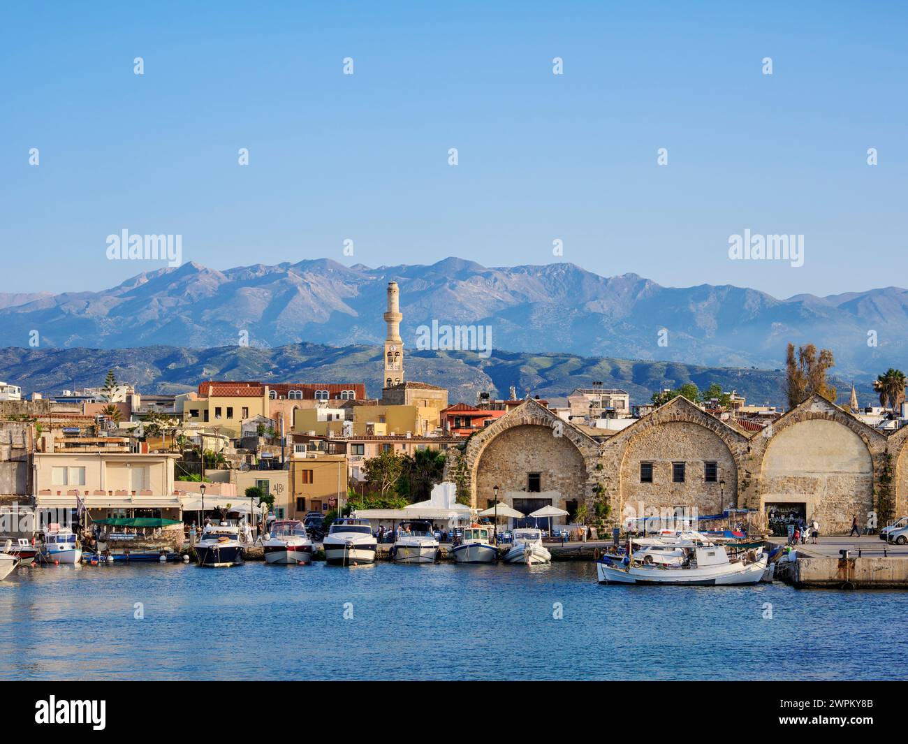 Cantieri navali veneziani, città di Chania, Creta, Isole greche, Grecia, Europa Foto Stock