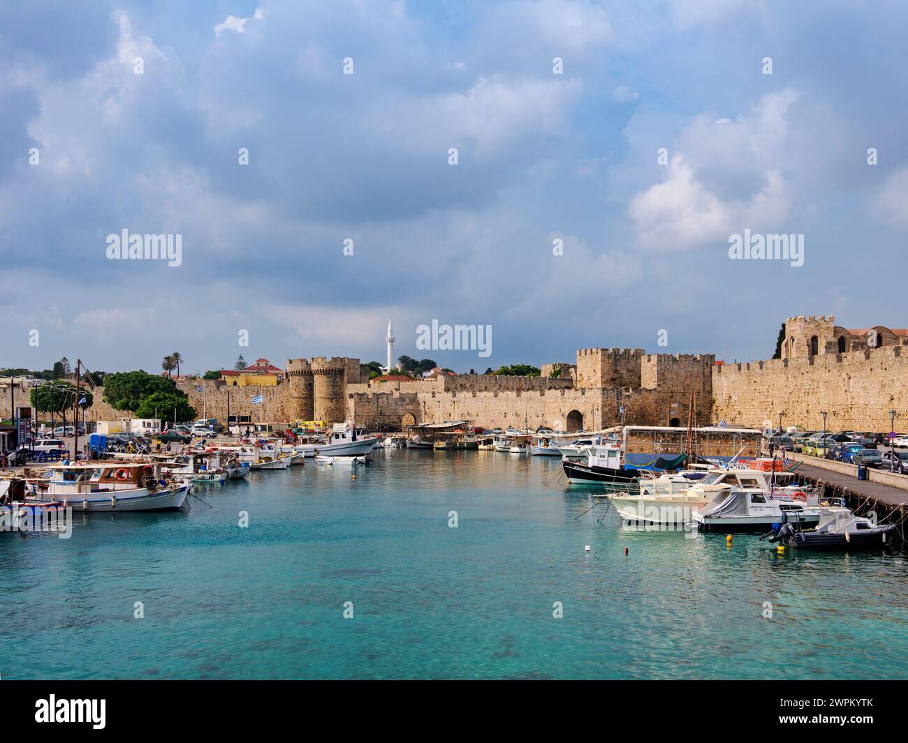 Porto di Kolona, centro storico medievale, Rodi, Isola di Rodi, Dodecaneso, isole greche, Grecia, Europa Foto Stock
