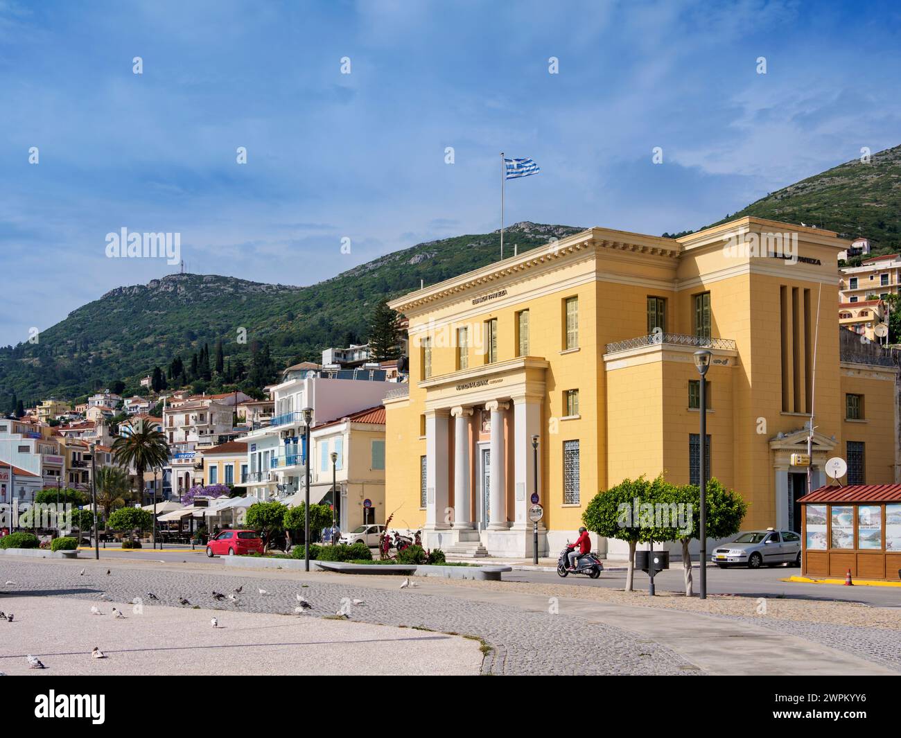 National Bank at the Waterfront, Samos Town, Samos Island, Egeo settentrionale, Isole greche, Grecia, Europa Foto Stock